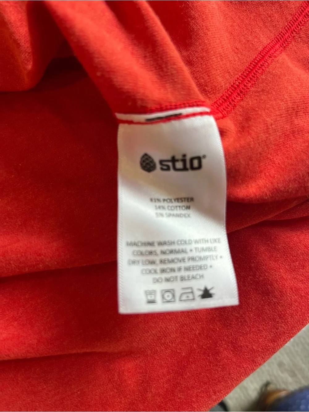 Stio Women’s Red 1/4 Zip Long Sleeve Activewear Top size XL - Picture 5 of 7